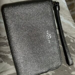 Coach leather Wristlet in silver metallic
